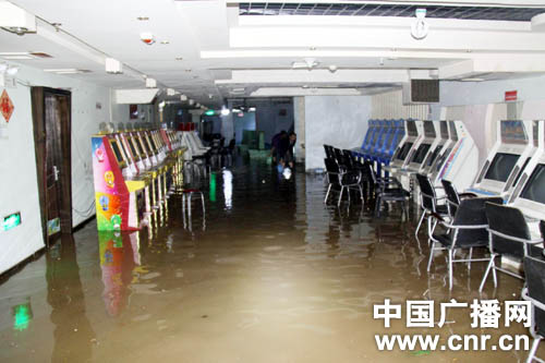 新疆和田罕见暴雨淹两娱乐场所 消防紧急抢险