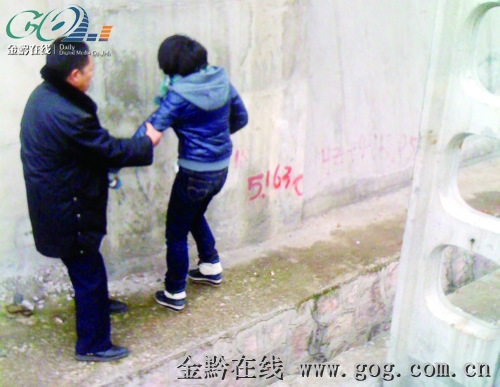 <em>女孩</em>为男友放弃上重点大学 面临分手欲<em>卧轨自</em>
