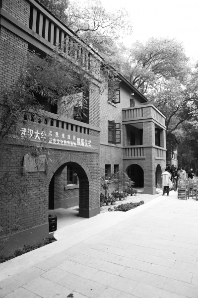 �人�ܶ����ʾӽ��Թ��ڿ��ţ�ͼ��