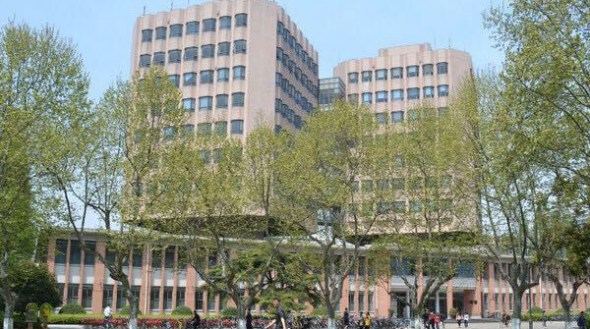 ͬ�ô�ѧһ��������峿��ѵǰ������ڳ���ҹ