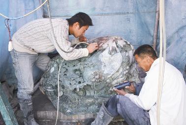 新疆玛纳斯县雕刻980公斤碧玉 雕刻后更显价值