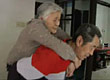 九旬老人身体好<br>秘诀背老婆