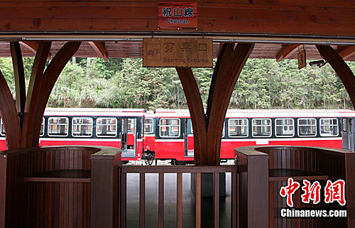 ̨�尢��ɽС�𳵷���ͣ�˾�������