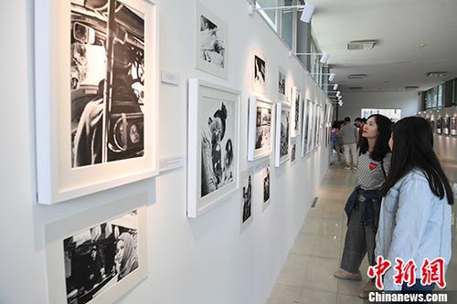 北京电影学院摄影学院2018届研究生毕业展举行