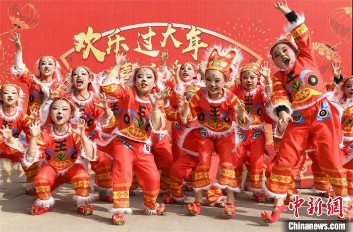 四川蓬安“萌虎”贺新春欢乐迎佳节