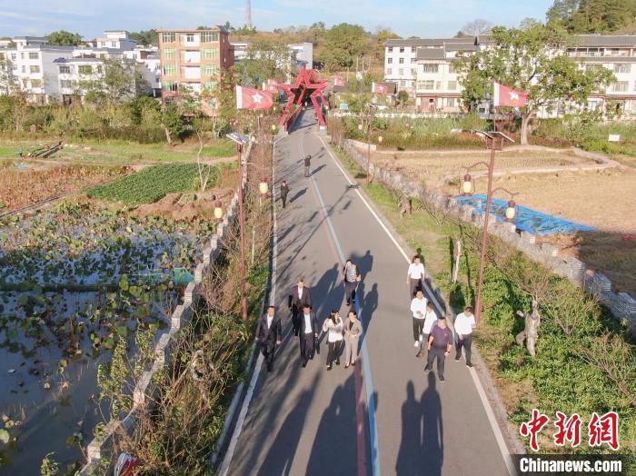 2023上合组织国家扶贫研修班（江西）一行走进石城县赣江源镇