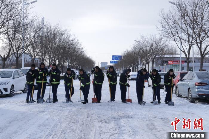 山西晋中16支“火焰蓝”突击队迎战冰雪