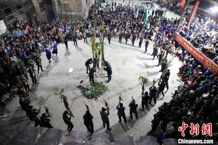 图为芦笙踩堂表演。龚普康 摄