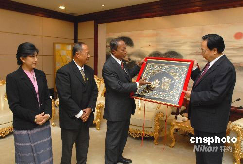 图:缅甸文化部长率团参加第十届亚洲艺术节__
