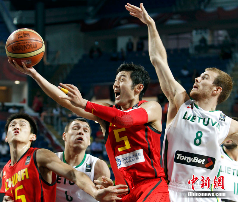 在线看中国男篮VS立陶宛 几分之差中国男篮无