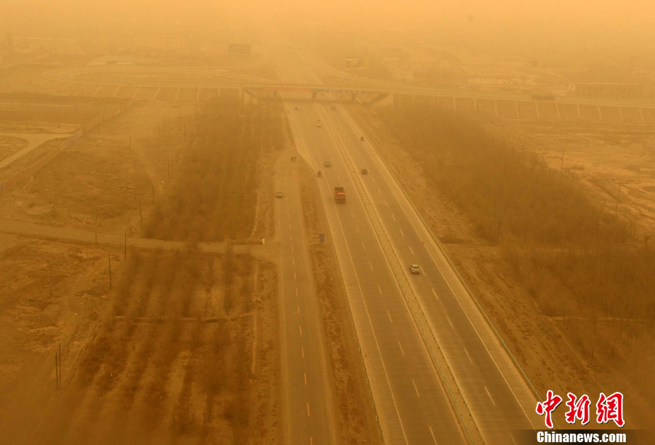 新疆南疆地区出现持续扬沙浮尘天气