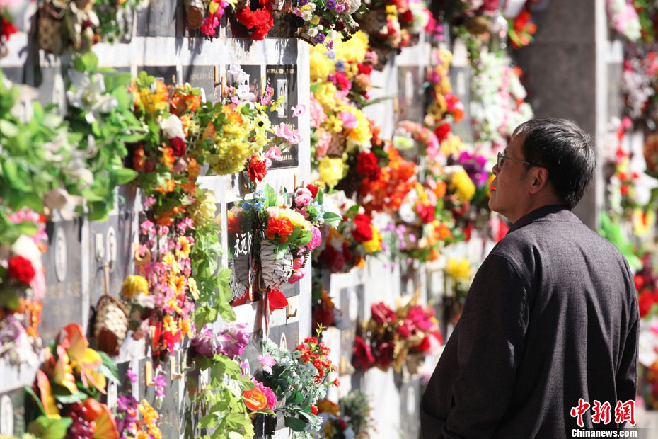 �����˱�ɽ��Ĺӭ������ɨ�߷�