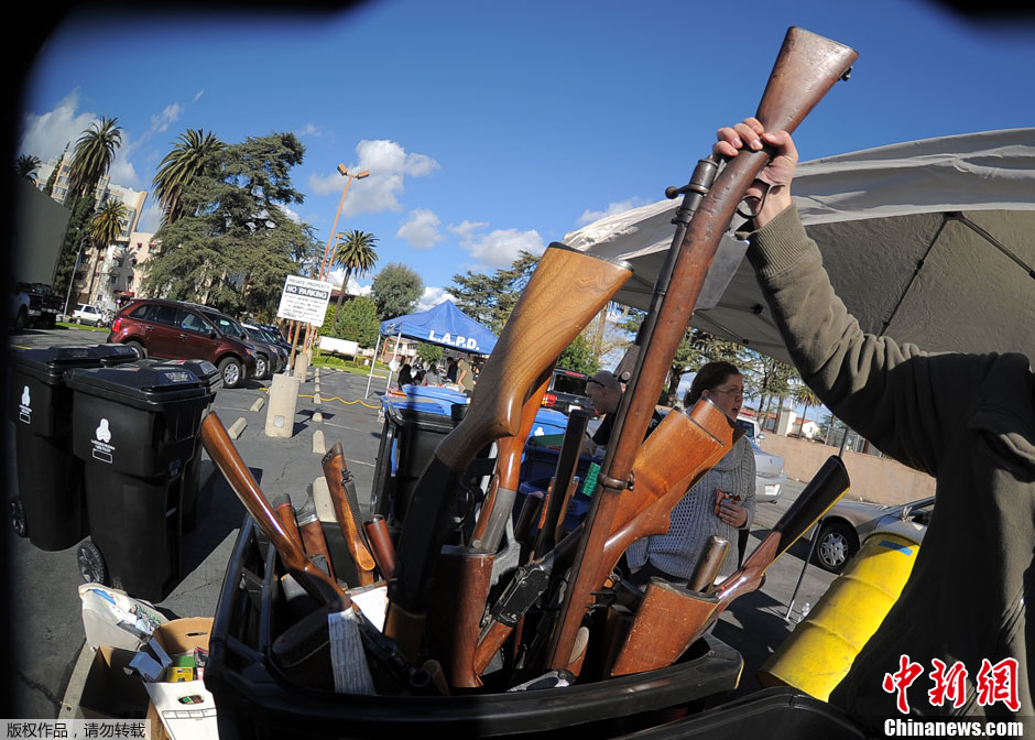 美国加州突发森林大火_加州突发枪击事件多人死亡_美国加州发生枪击事件至少20人死亡
