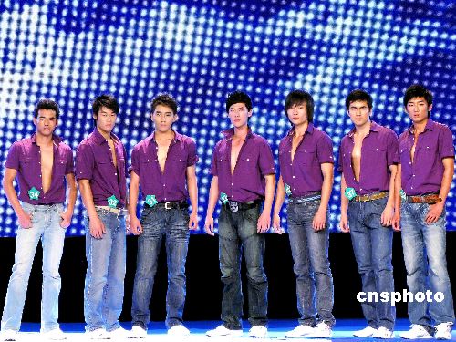 图:第十三届中国模特之星决赛男模泳装和晚装