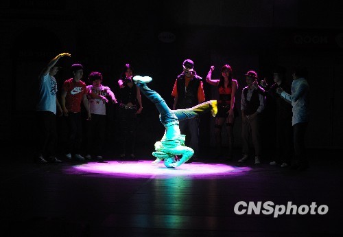 图:《爱上街舞少年的芭蕾女孩》登陆北京(3)