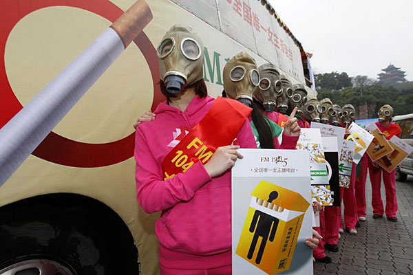 图片频道-杭州12美女主播戴防毒面具宣传控烟