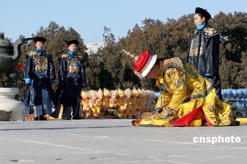 “草根皇帝”北京祭地