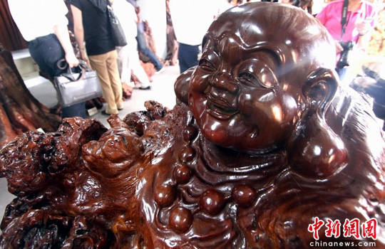 浙江根雕佛国开化 天然枯木逢妙手回春