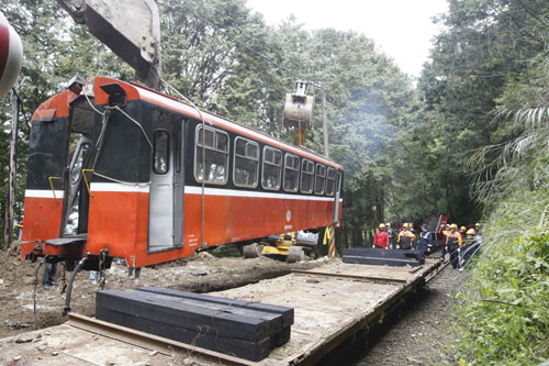 ��ͼ:����ɽ�𳵷����ֳ�������ľ�����ᱻ���루3��