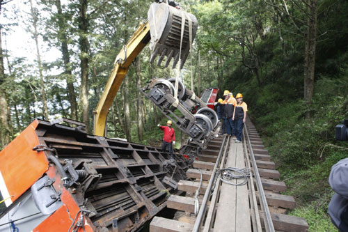 ��ͼ:����ɽ�𳵷����ֳ�������ľ�����ᱻ���루6��