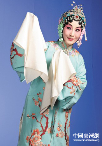 台湾京剧表演艺术家魏海敏访大连 演《凤还巢