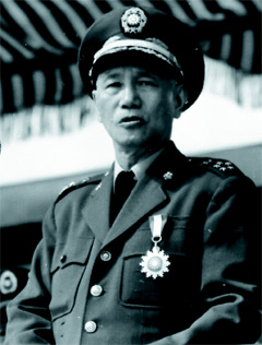 专家:香港拍卖品确为“真的青天白日勋章”