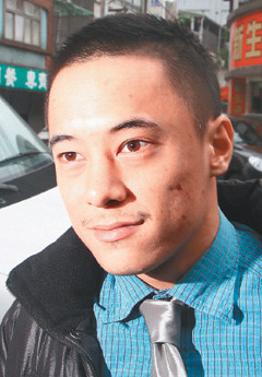 蒋家第四代蒋友青被控恐吓出庭一改“颓废风”