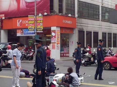 台军校生人肉盾牌守护车祸民众 网友称赞