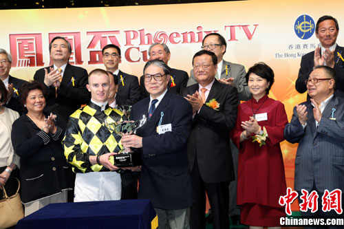 “凤凰杯”赛马活动举行10号马