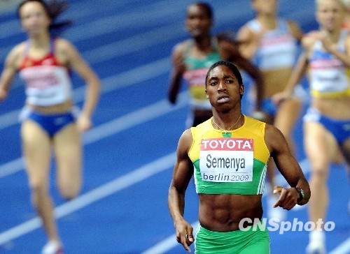 奥运明星:南非“双性人”塞门亚满足银牌战绩