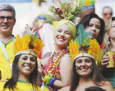 巴西世界杯球迷众生相:美女养眼野兽可爱(图)