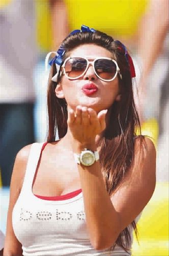 巴西世界杯球迷众生相:美女养眼野兽可爱(图)(3)