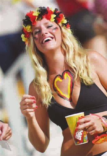 巴西世界杯球迷众生相:美女养眼野兽可爱(图)(4)