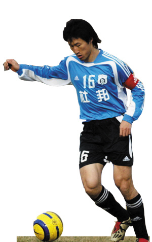 季铭义加入大连一方教练组为提高后防训练水平