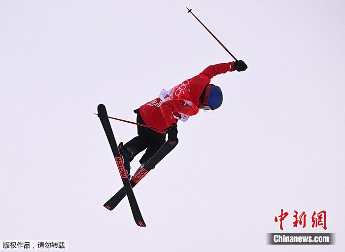 中国队三将携手晋级自由式滑雪女子U型场地技巧决赛