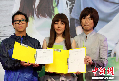 牛奶咖啡签约华谊兄弟 尚雯婕登台献唱助阵(图