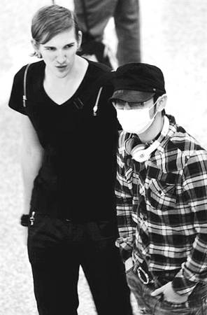 图文:黄晓明英语发音闹笑话 找贴身外教恶补--