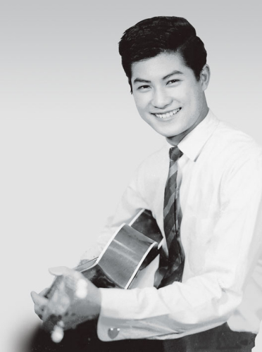 群星悼念邓光荣 张国荣生前挚友唐唐前往慰问