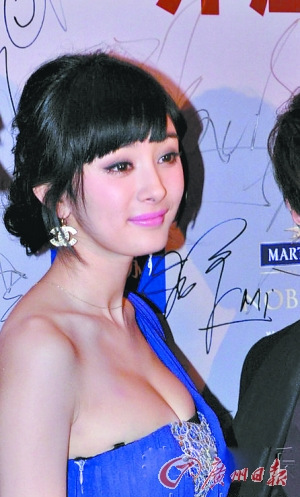 好友曝杨幂赴韩整容:为你脸型我陪你在韩呆一周