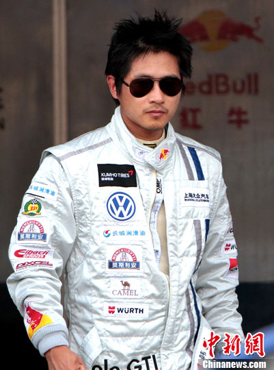 韩寒、王珞丹澄清“酒店幽会”传闻:是一起看片