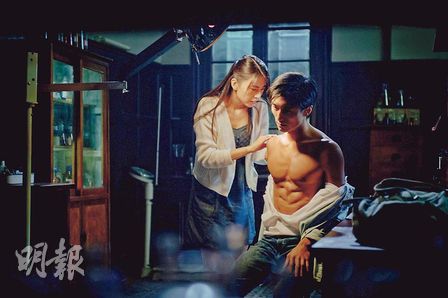 谢霆锋减肥秀人鱼线与高圆圆拍亲热戏尴尬(图)