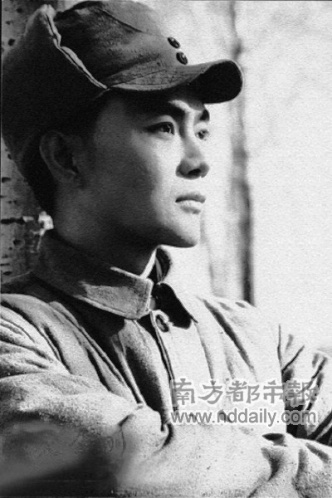 海岩儿子承认整形失败 网友称 太怪异了 (组图