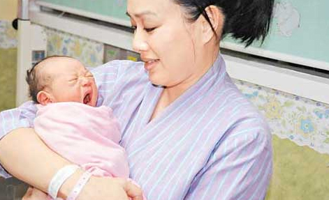 性感钟丽缇再添1个女儿