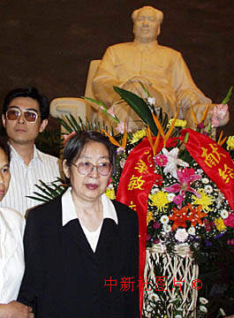 毛泽东的女儿李敏悼念父亲辞世二十四周年