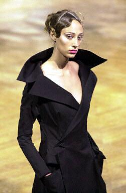 多图巴黎2002至2003秋冬时装展之一