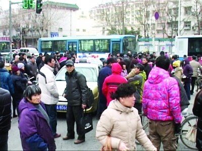 �·���·������ܶ���Χ��