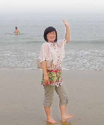 这是王桂娣今年带团去南方时的留影 这是王桂娣今年带团去南方时的留影