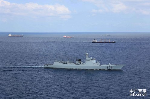中国海军护航编队 陈启坚摄 中国海军护航编队 陈启坚摄