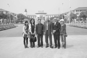 2009年4月25日-26日,美国狄克森州立大学副校长Hal Haynes Jr。和商学院院长Roger Kilwein率团访问了苏州大学应用技术学院。 2009年4月25日-26日,美国狄克森州立大学副校长Hal Haynes Jr。和商学院院长Roger Kilwein率团访问了苏州大学应用技术学院。