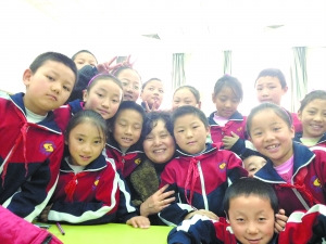 玉树孩子和他们的何妈妈 玉树孩子和他们的何妈妈